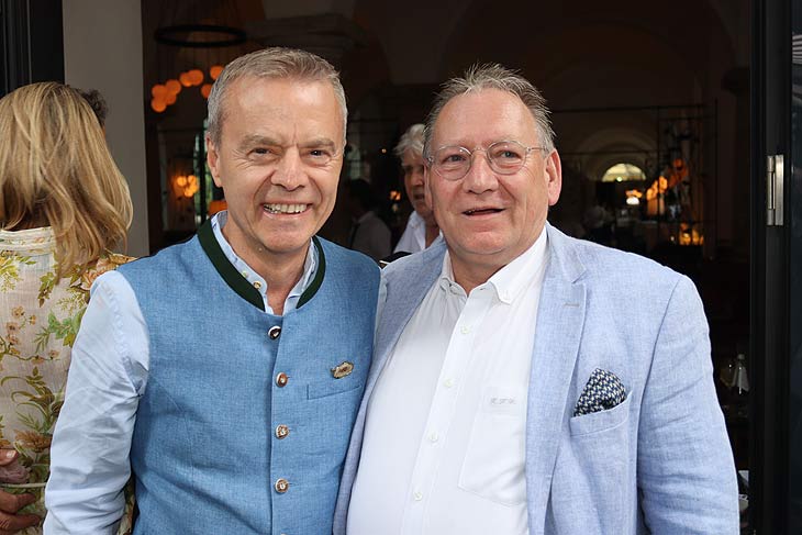 Feierten 20 Jahre brenner:  "Klosterwirt" Georg Lemke, Wirt Karl-Heinz Wildmoser ©Foto: Martin Schmitz